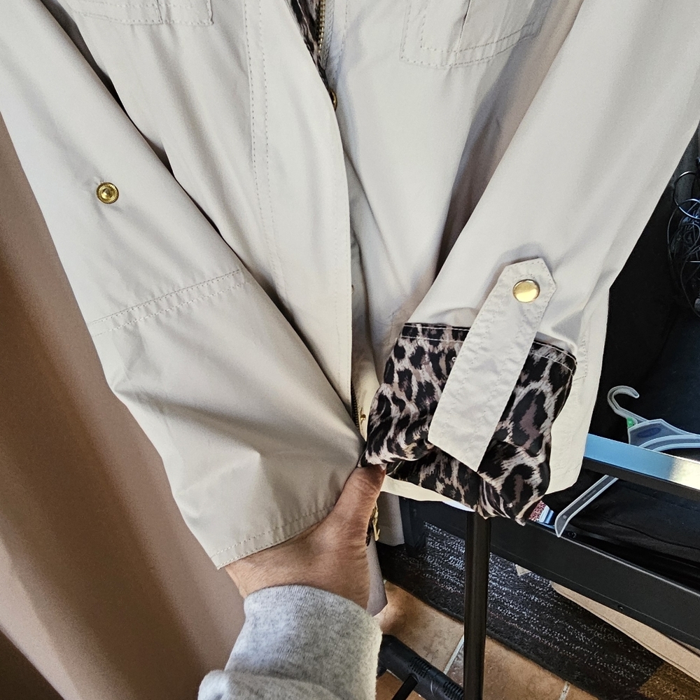 JM Collection Beige Utility Jacket with Leopard-Print Design - Picture 5 of 8